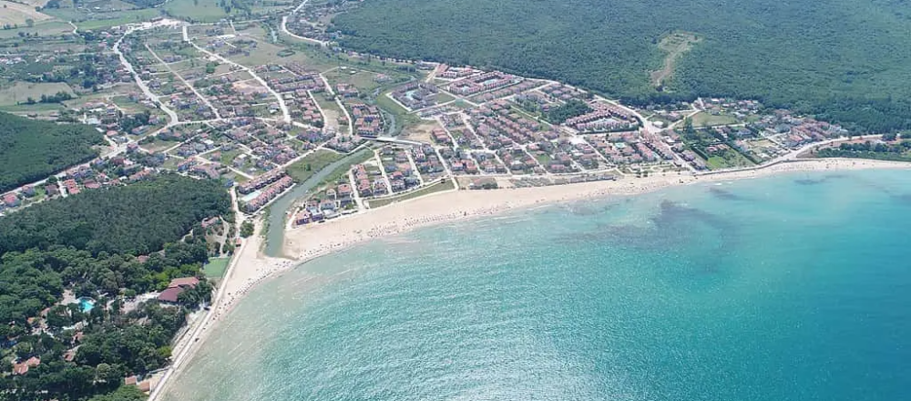  Cebeci Sahil ve Plajı: Sakinlik ve Doğayla İç İçe Bir Tatil